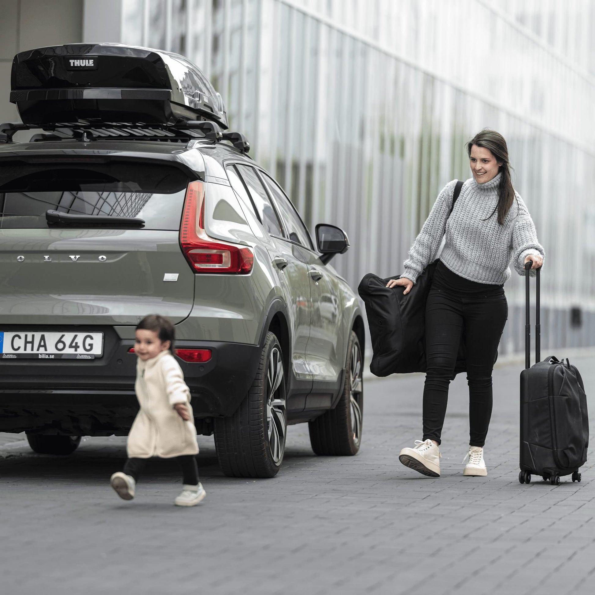 Thule Motion XT Rooftop Cargo Carrier XXL: Expand Your Storage Capacity - CarsBling - Best Car Gifts & Accessories