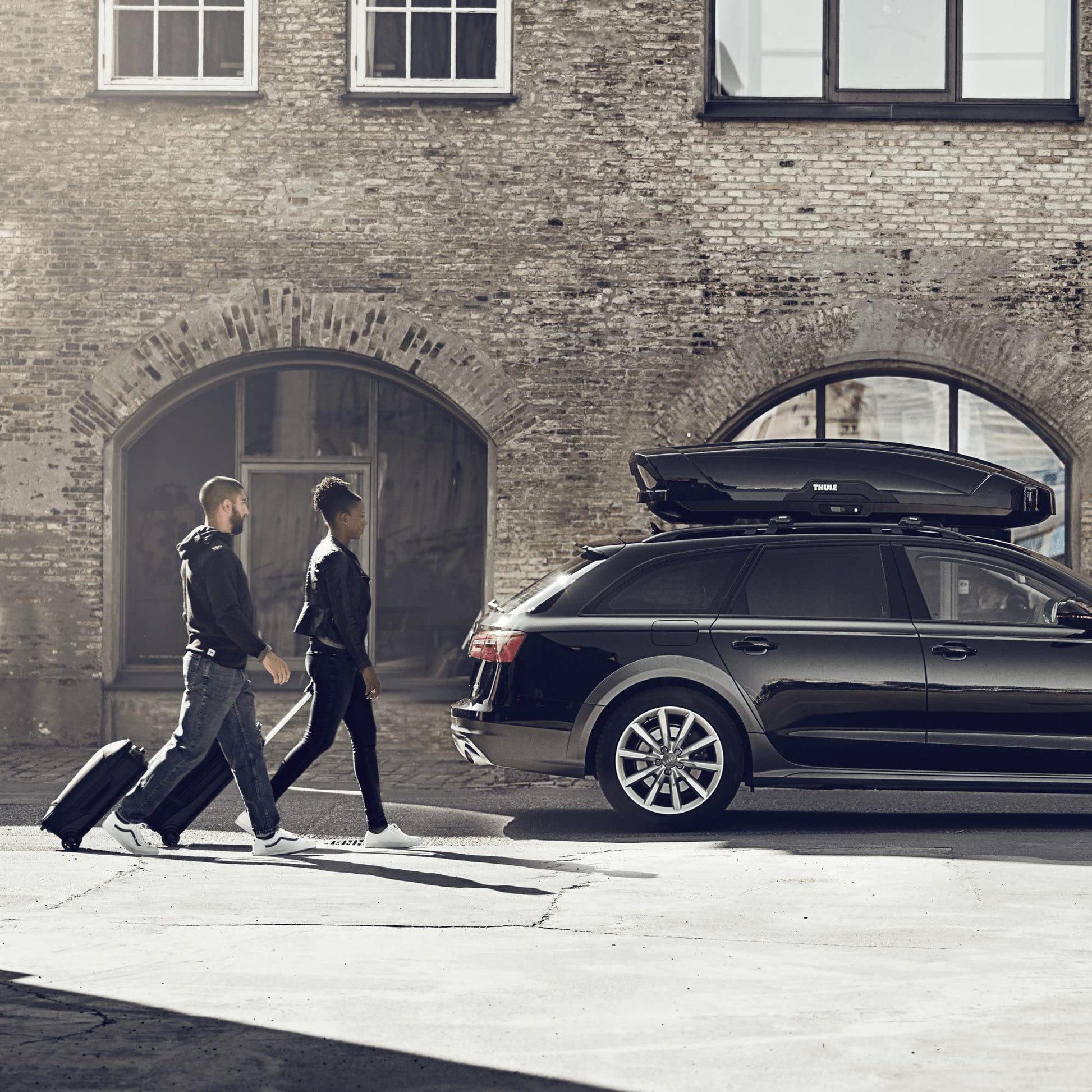 Thule Motion XT Rooftop Cargo Carrier XXL: Expand Your Storage Capacity - CarsBling - Best Car Gifts & Accessories
